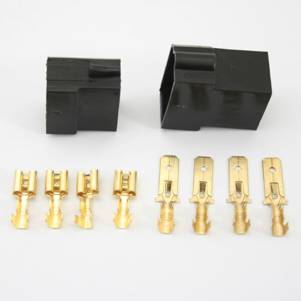 Universal 4 poliger vier Kontakt Stecker Anschlussstecker 12  24 Volt KFZ PKW LKW Motorrad Trecker Oldtimer usw.